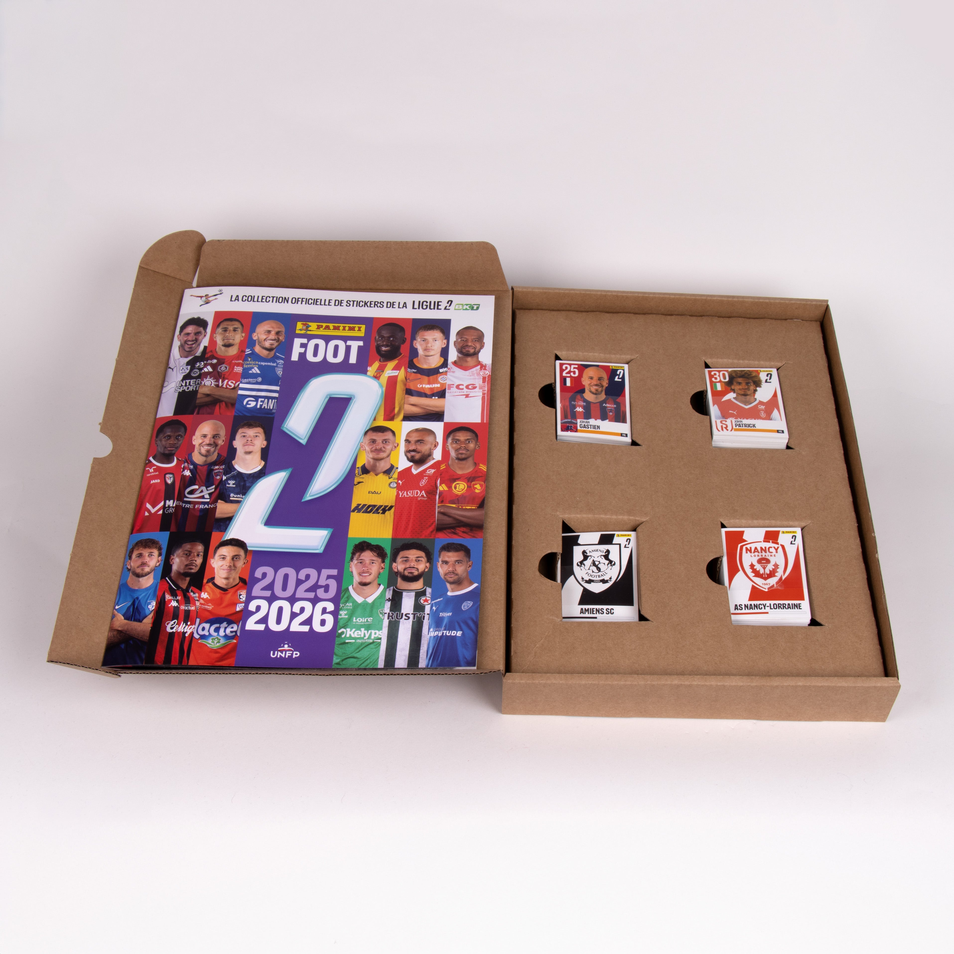 PANINI FOOT LIGUE 2 BKT 2025-26 - Coffret 1 album + la collection complète de stickers